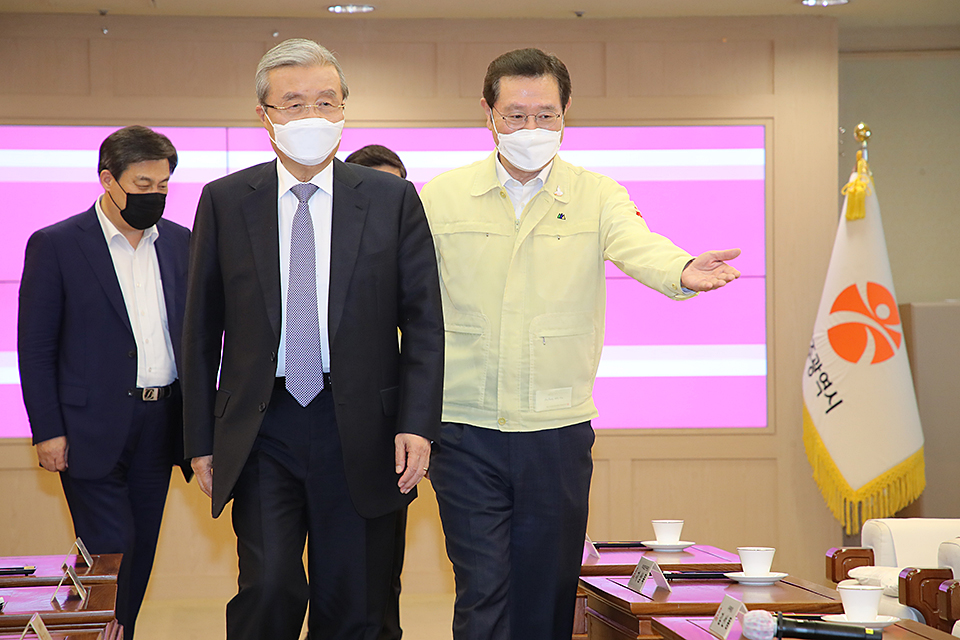 제목 노출 영역입니다 이미지