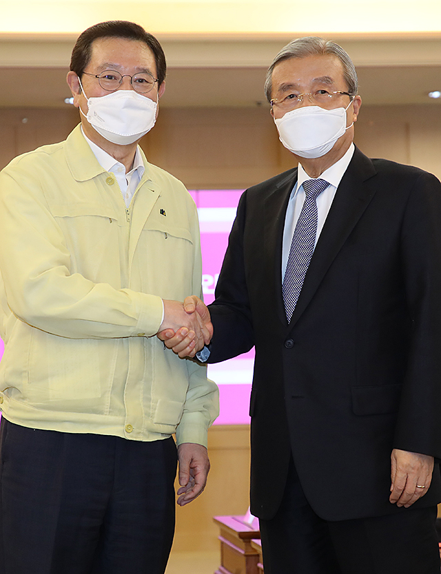 제목 노출 영역입니다 이미지