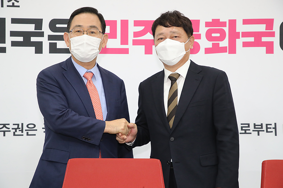 제목 노출 영역입니다 이미지