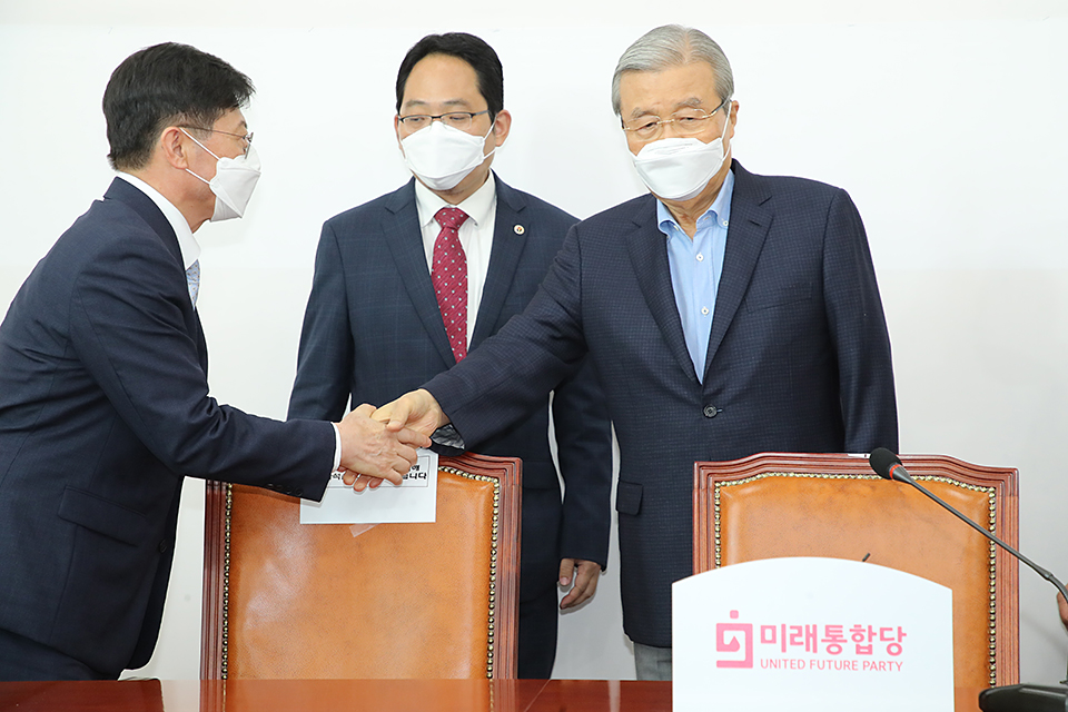 제목 노출 영역입니다 이미지