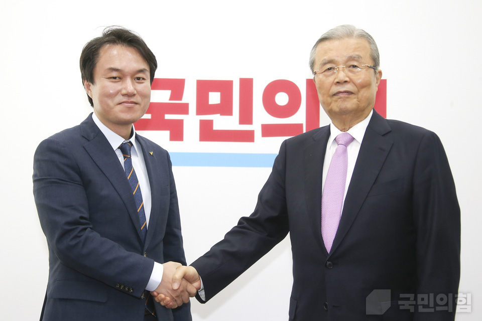제목 노출 영역입니다 이미지