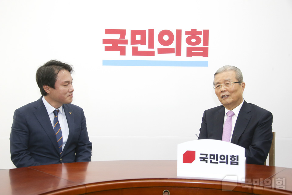 제목 노출 영역입니다 이미지