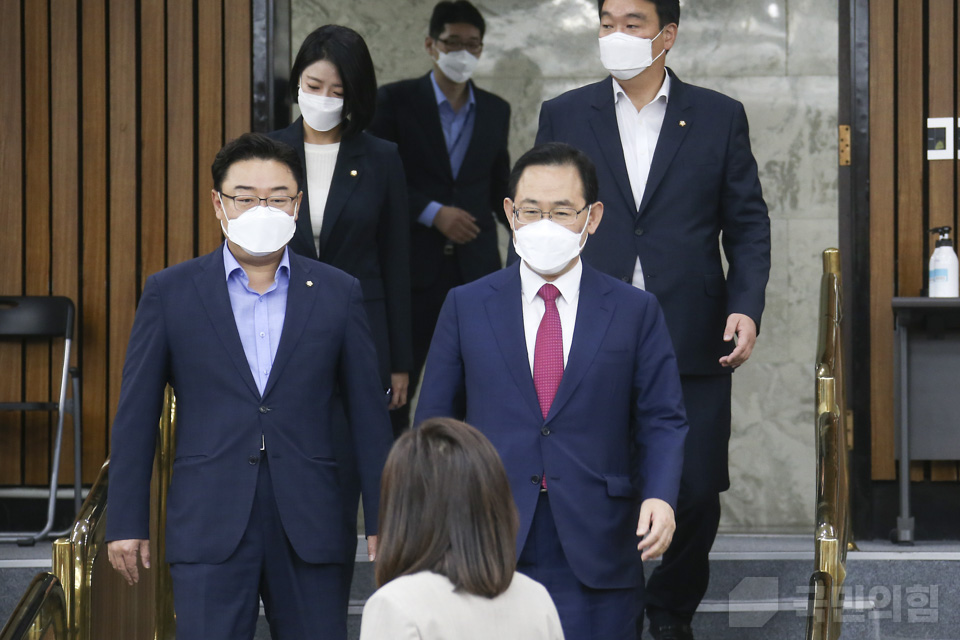 제목 노출 영역입니다 이미지