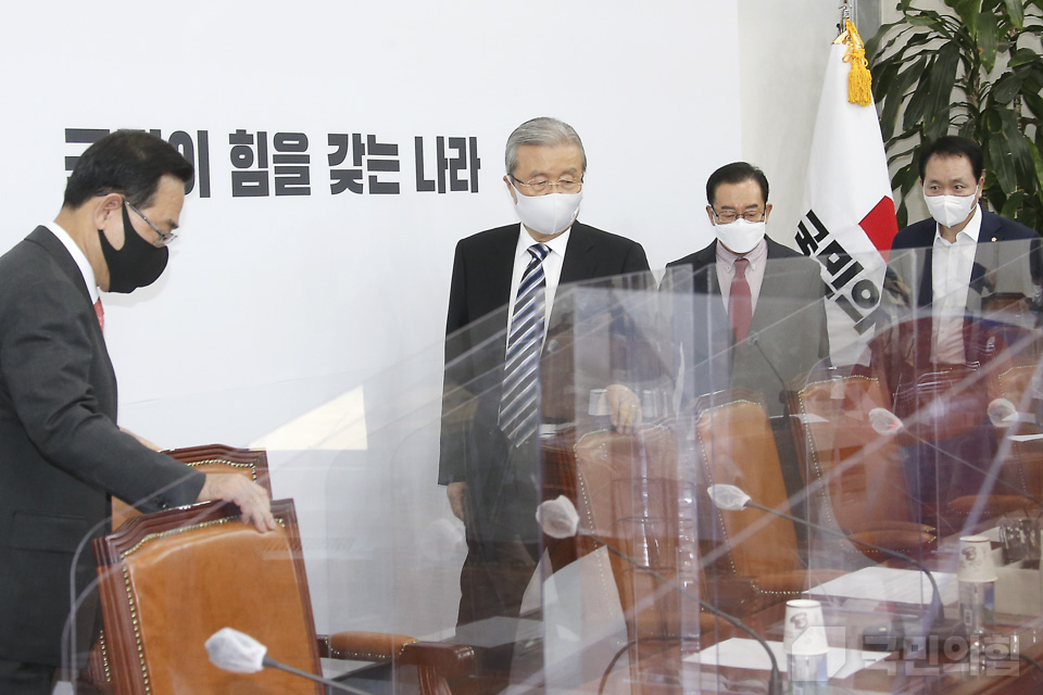 제목 노출 영역입니다 이미지