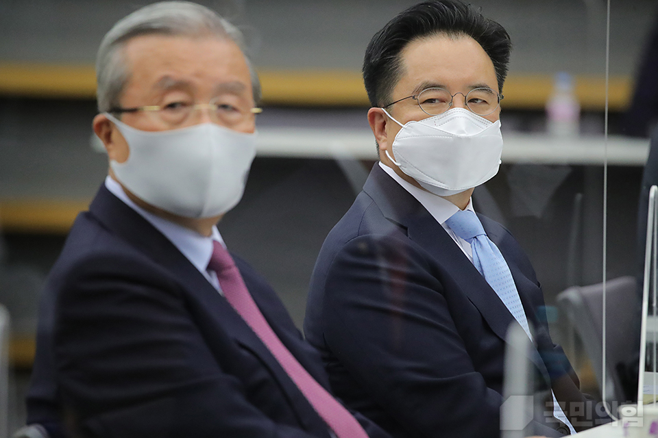 제목 노출 영역입니다 이미지