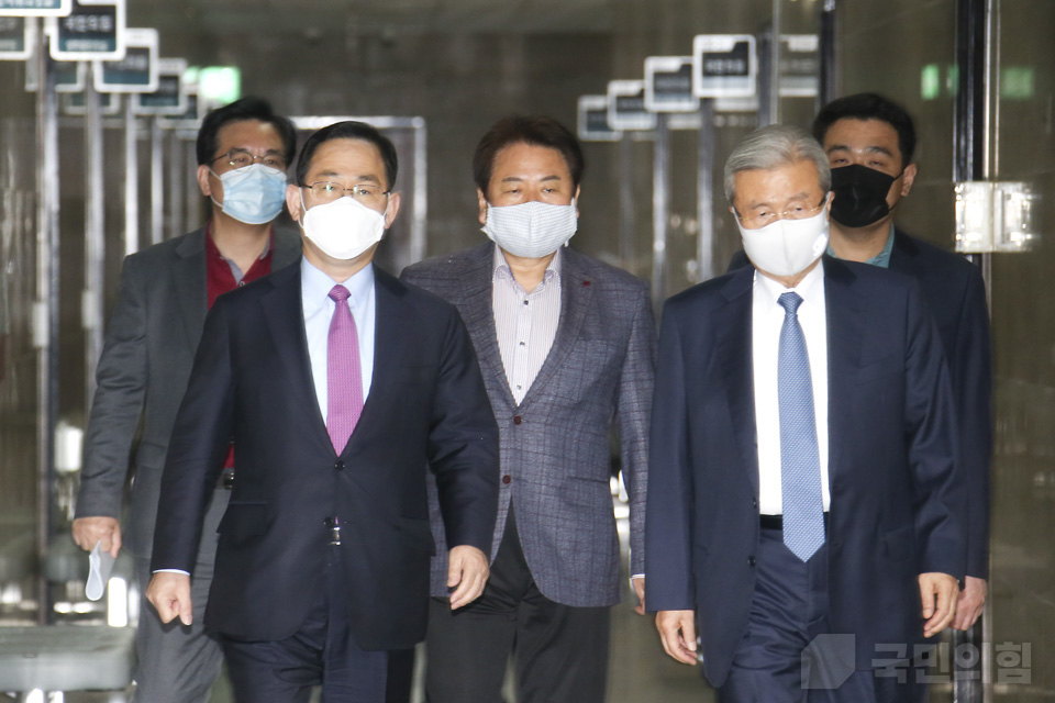 제목 노출 영역입니다 이미지