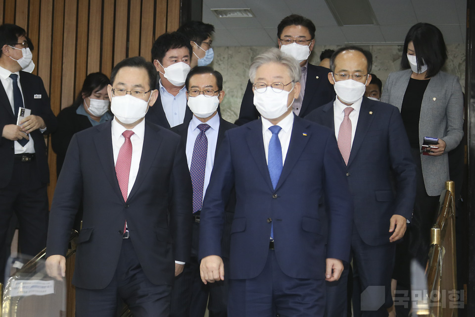 제목 노출 영역입니다 이미지