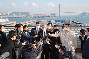 부산 북항개발 현장 방문