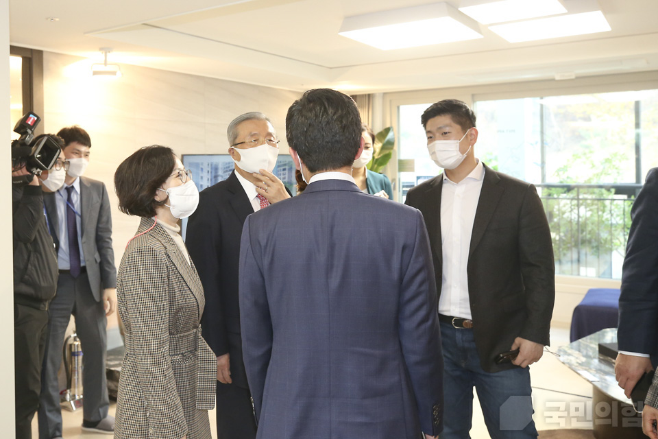제목 노출 영역입니다 이미지