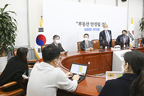 김종인 비대위원장, 주호영 원내대표 긴급기자회견