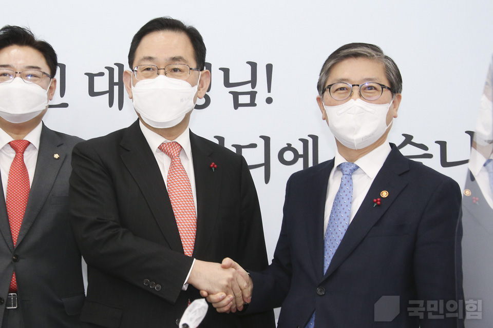 제목 노출 영역입니다 이미지
