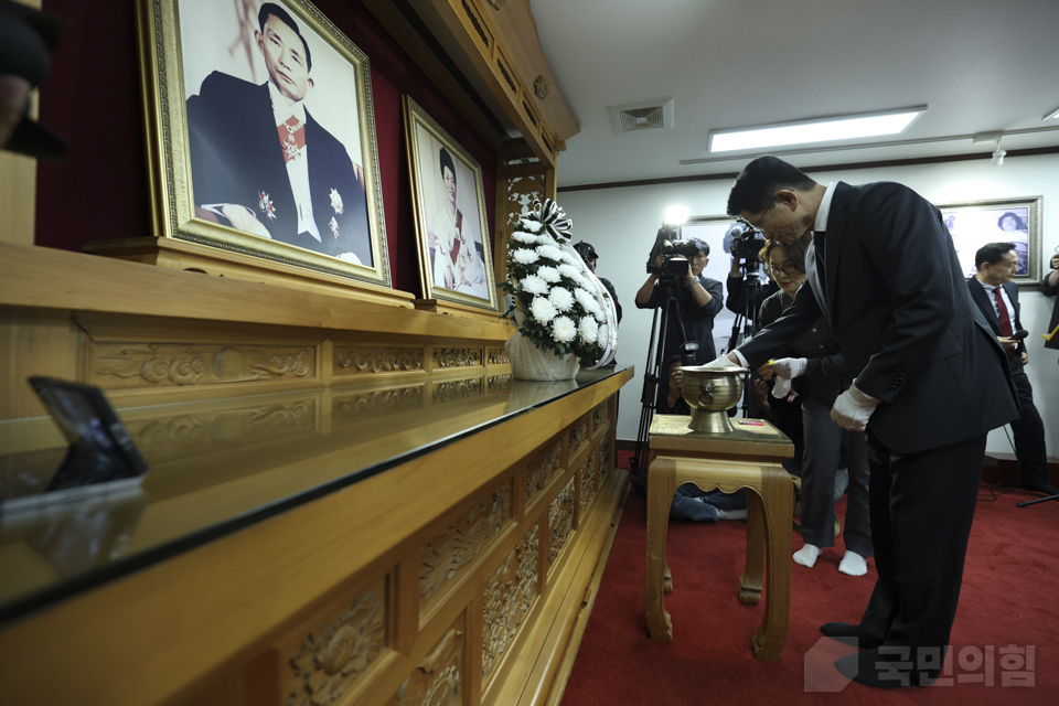 박정희 前 대통령 생가 참배