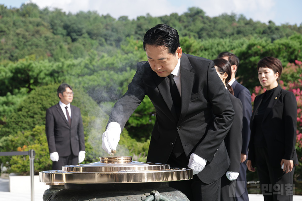 신임 당 지도부 국립서울현충원 참배