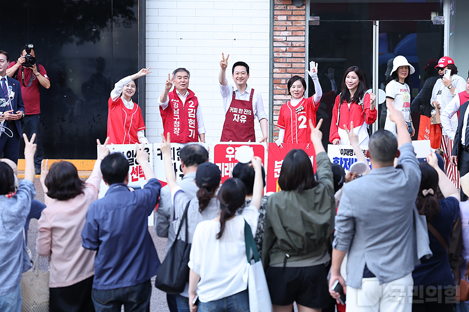 강남역 CGV앞 대국민 투표 참여 호소