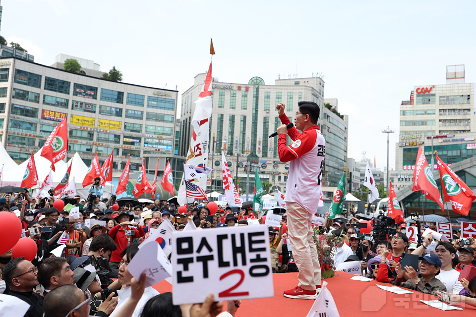 ‘새롭게 할 고양’ 화정역 광장 집중유세