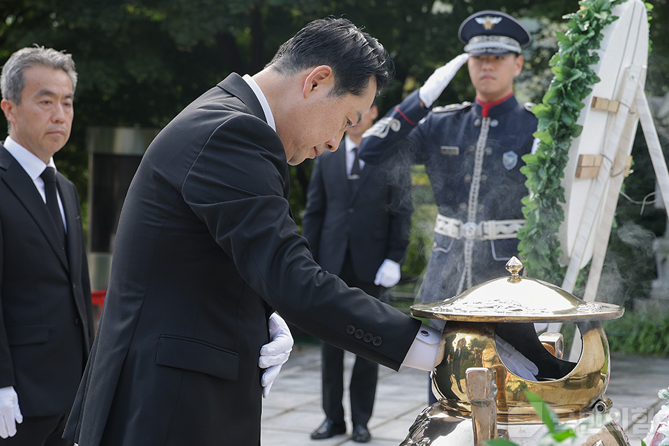 신임 당 지도부, 국립서울현충원 전직 대통령 묘역 참배[박정희 前 대통령·이승만 前 대통령]