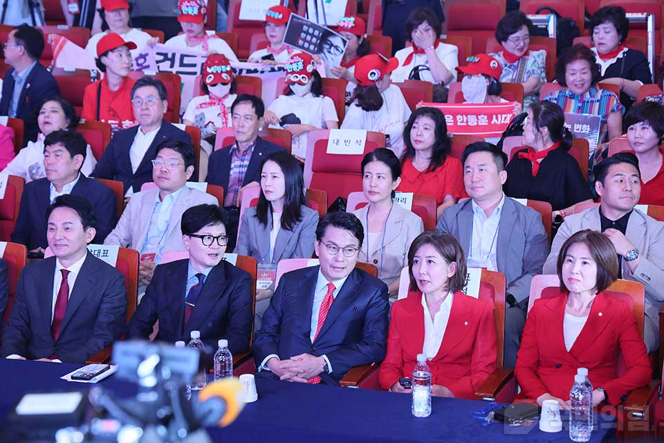 제목 노출 영역입니다 이미지